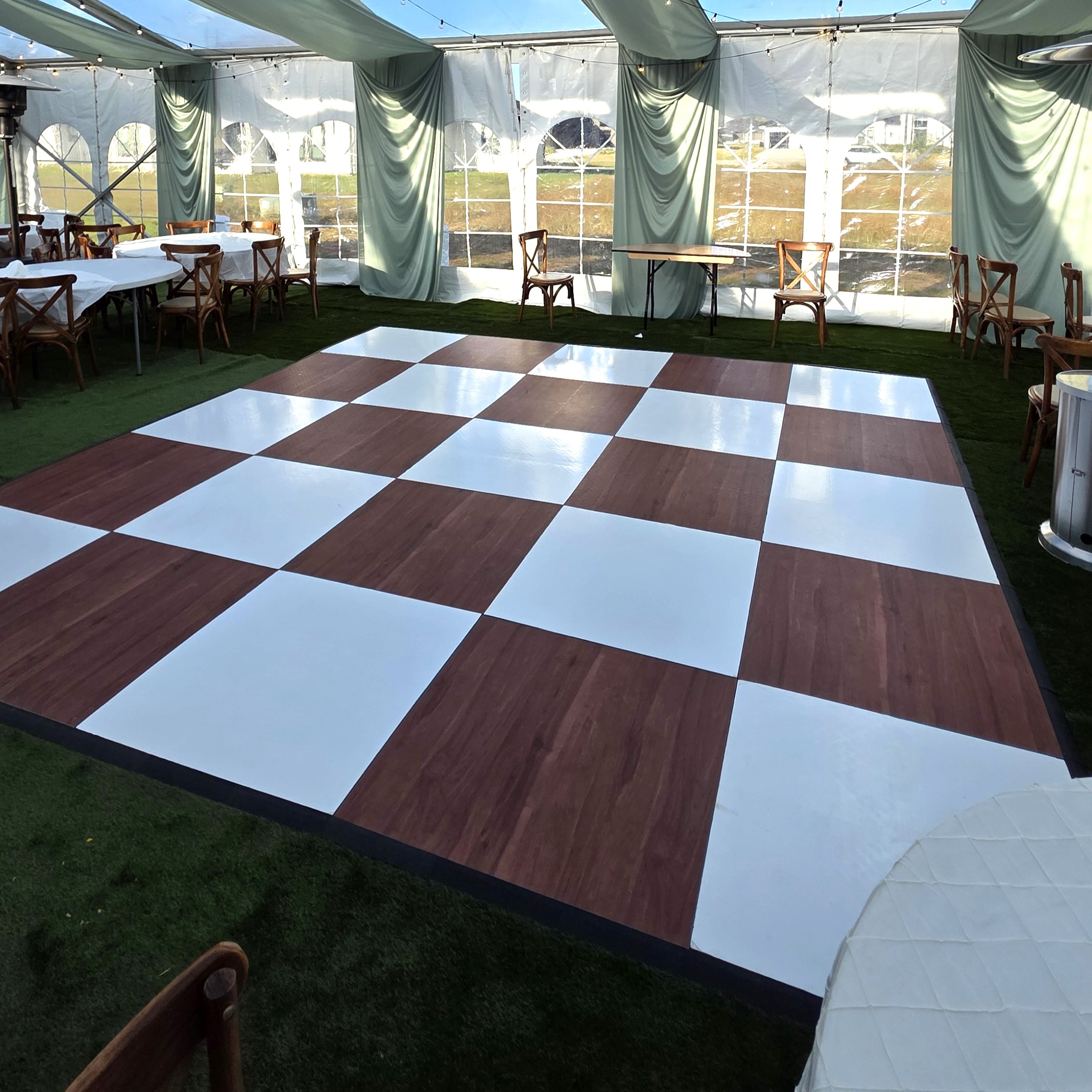 Outdoor Dancefloor on Turf Fake Grass